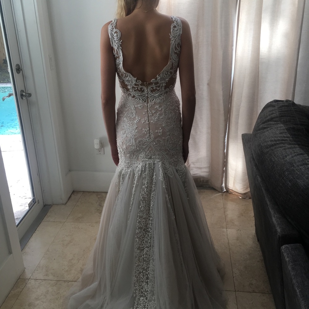Stunning custom made gown - Picture 2 of 6